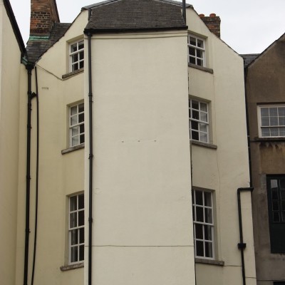 Distinctive 'echo' bow to rear of Number 11